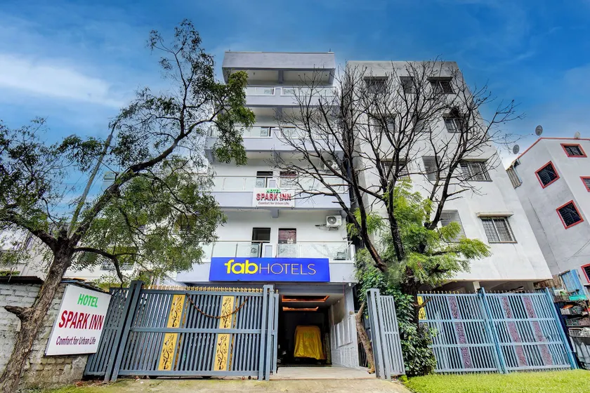 Fabhotel Spark Inn - Image 1