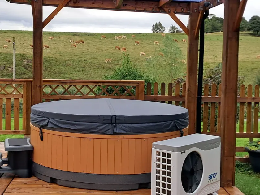 Ornum Cottage with hot tub - Image 1