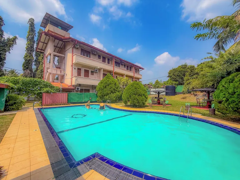 Airport Green View Hotel Katunayake - Image 1