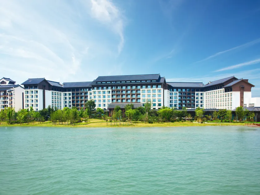Crowne Plaza Wuxi Lake View by IHG - Image 1