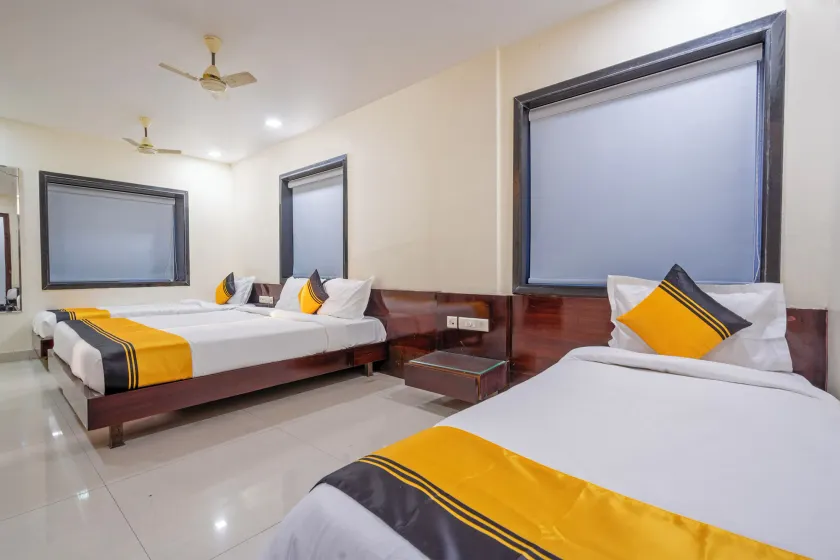Itsy Hotels M Near Pandit Nehru Bus Stand & Varadhi Junction - Image 1