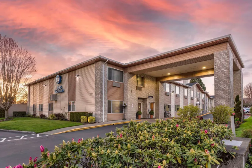 Best Western Newberg Inn - Image 1
