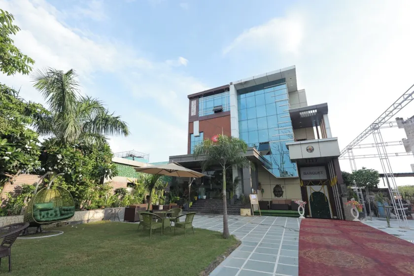 HOTEL SRG INN - Image 1
