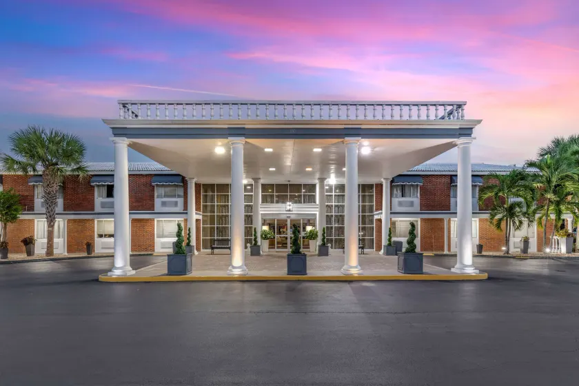 Best Western Palm Beach Lakes - Image 1