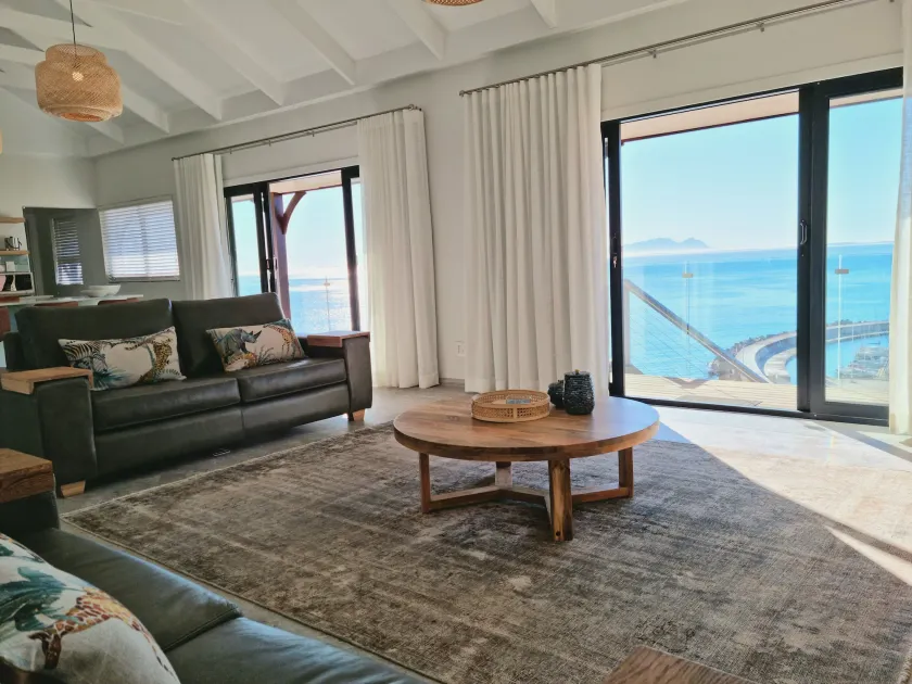 The Anchor, Luxury living for 2 with sea view and Jacuzzi - Image 1