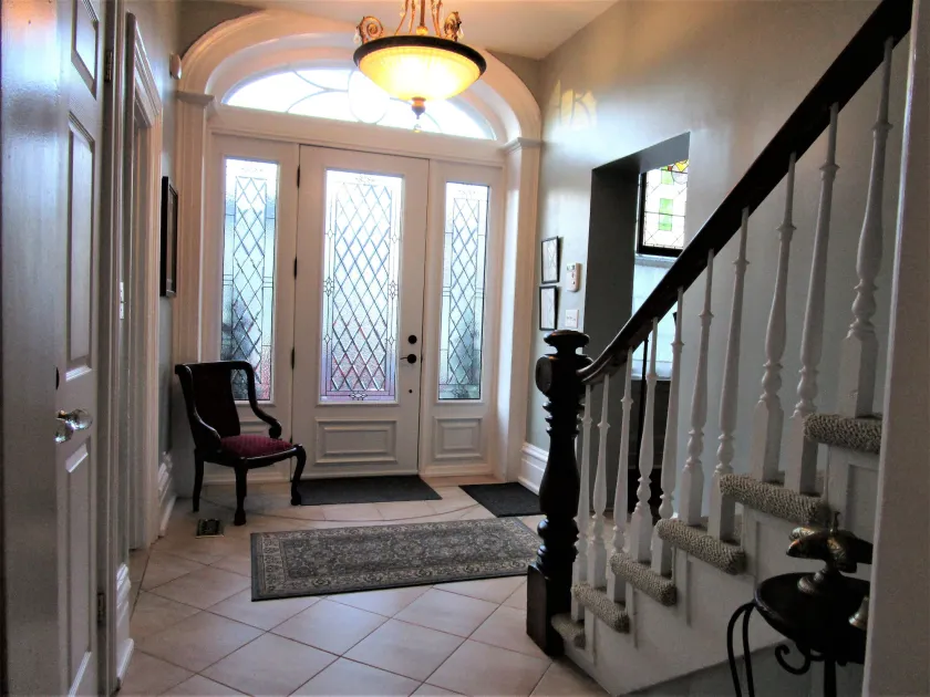 Sir Isaac Brock B&B Luxury Suites - Image 1