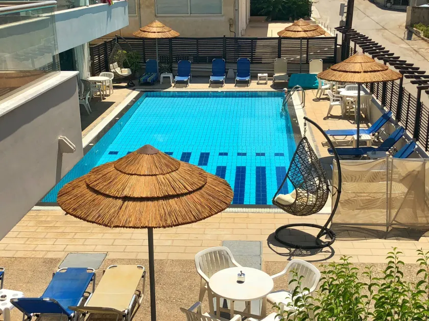 Caravel Hotel Apartments - Image 1