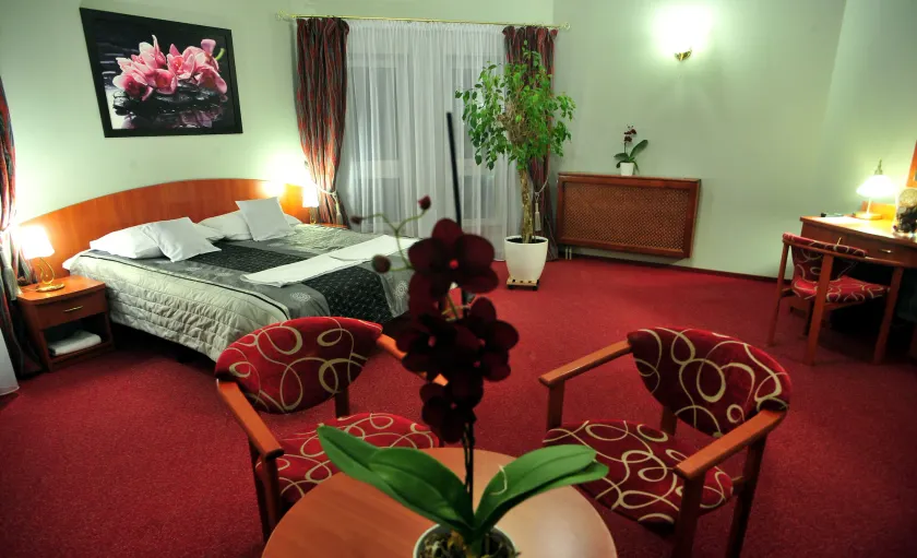 Hotel Złote Dęby - Image 1