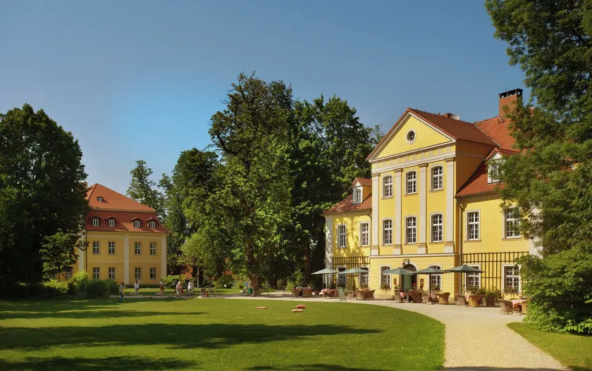 Pałac Łomnica - Image 1