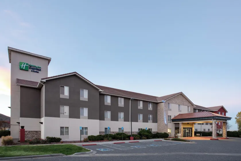 Holiday Inn Express Hotel & Suites Littleton by IHG - Image 1