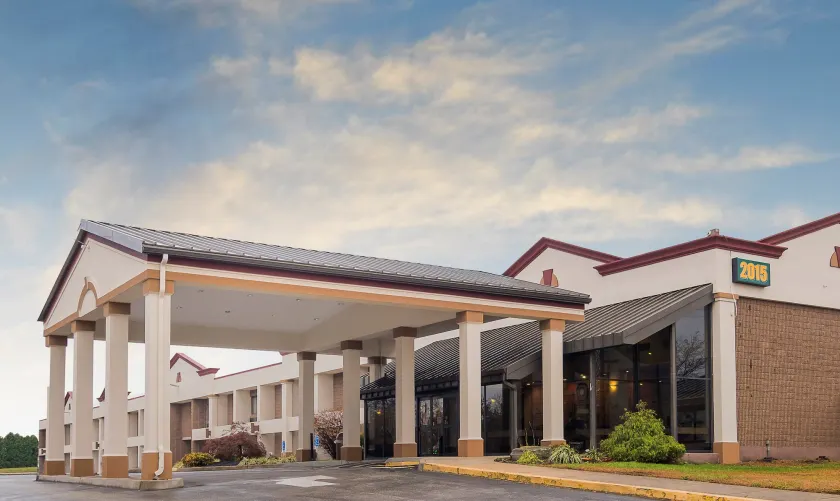 Red Roof Inn & Suites Mt Holly - McGuire AFB - Image 1