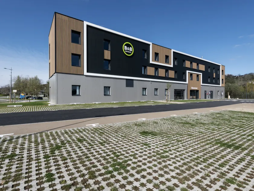 B&B HOTEL Landerneau Bois Noir - Image 1