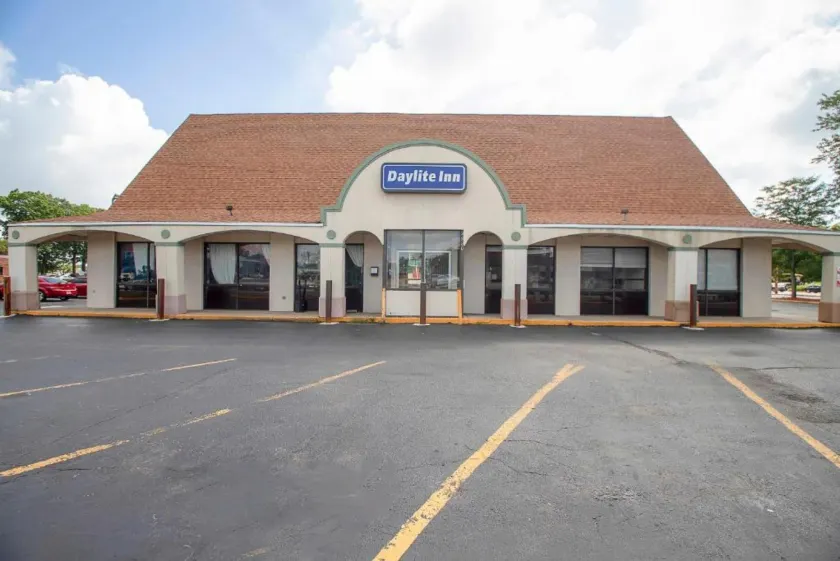Hotel O Daylight Inn Elkhart I-90, IN - Image 1