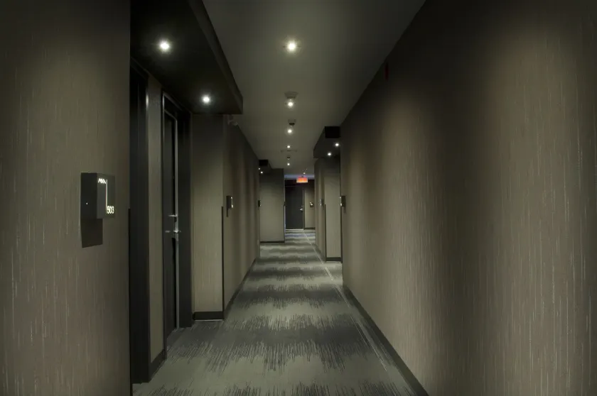 Ramada by Wyndham Laval - Entrée intérieure