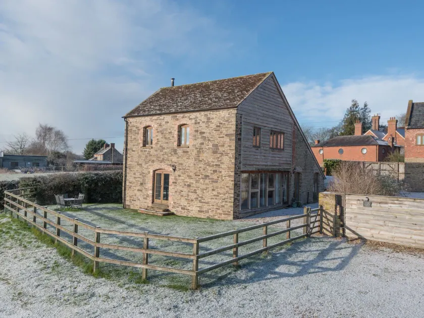 Glebe Barn - Image 1