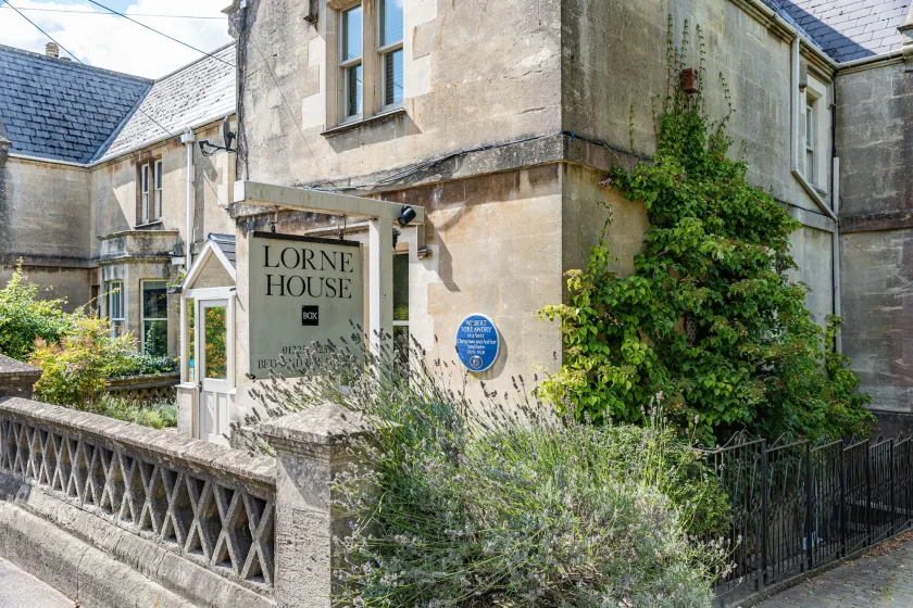 Lorne House Bed & Breakfast - Image 1