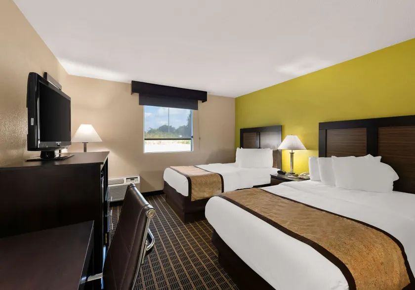 Best Western Adena Inn - Image 1
