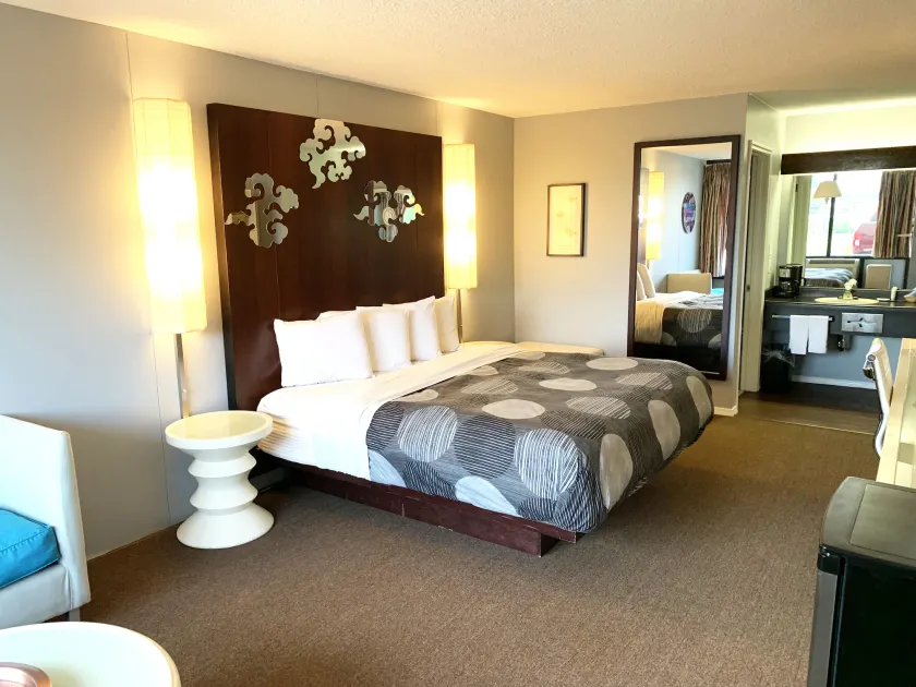 Oxford Inn - Image 1