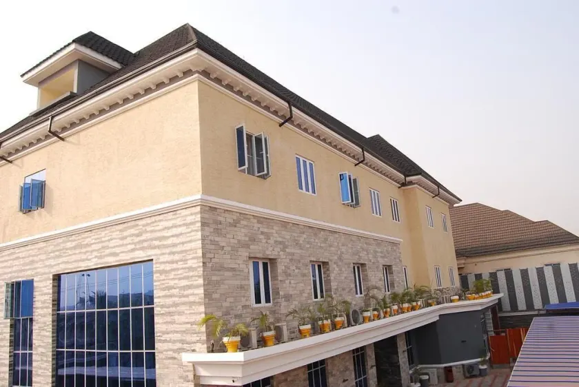 Exclusive Serene Hotel - Image 1
