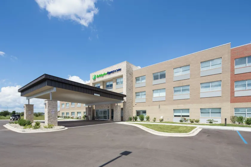 Holiday Inn Express & Suites - Gaylord by IHG - Image 1