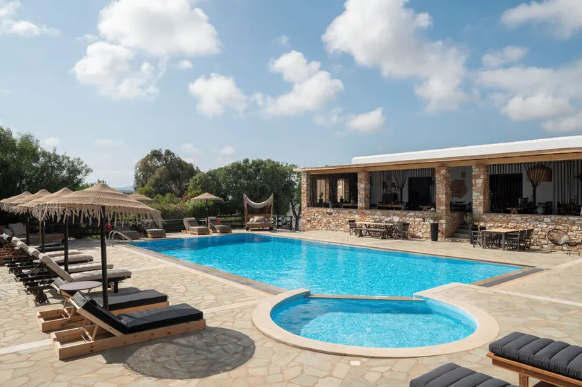 Parosland Hotel - Image 1