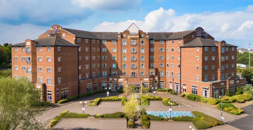 DoubleTree by Hilton Dartford Bridge - Image 1