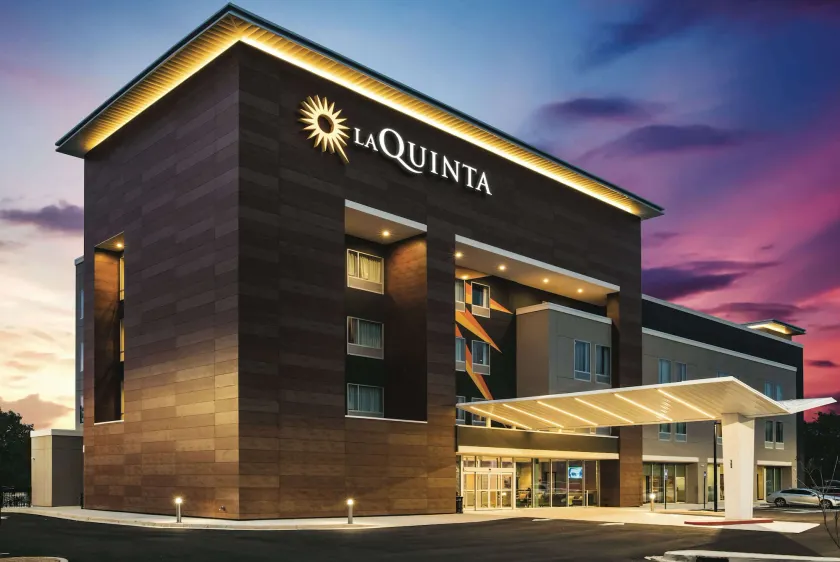 La Quinta Inn & Suites by Wyndham Atlanta South - McDonough - Image 1