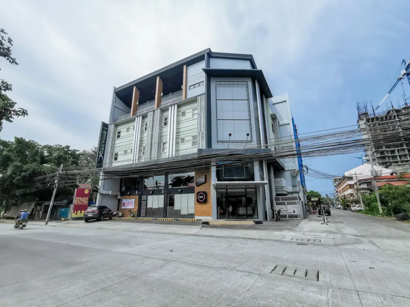 RedDoorz Plus near Bangko Sentral Ng Pilipinas Davao - Image 1