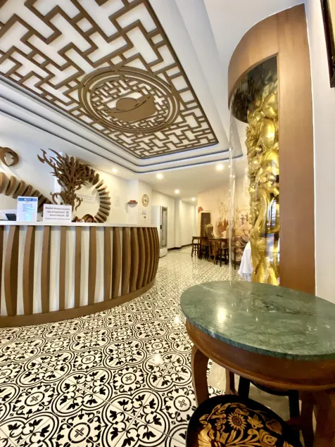 Sunray Beach Hotel Patong - Image 1