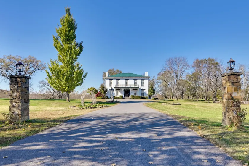 Walk to Golf Course: Spacious Rough River Retreat! - Image 1