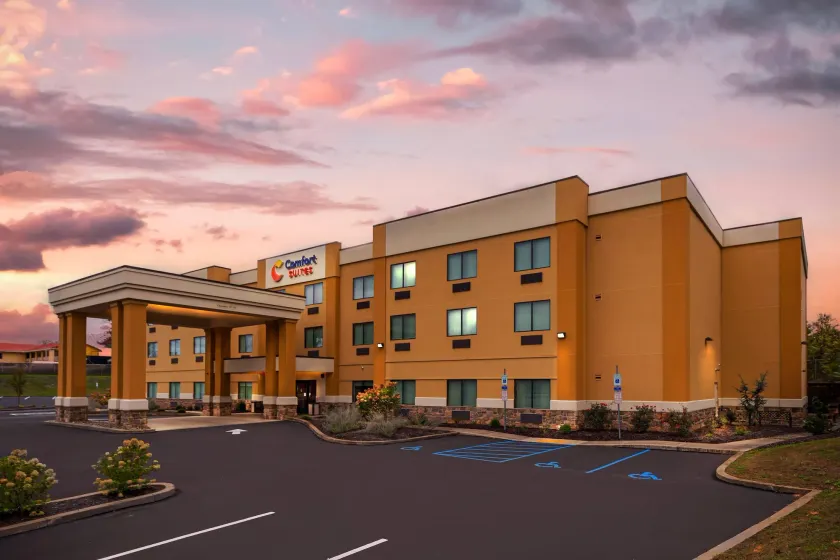 Comfort Suites Lewisburg near University - Image 1