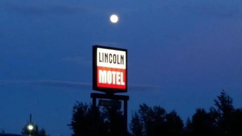 Lincoln Motel - Image 1