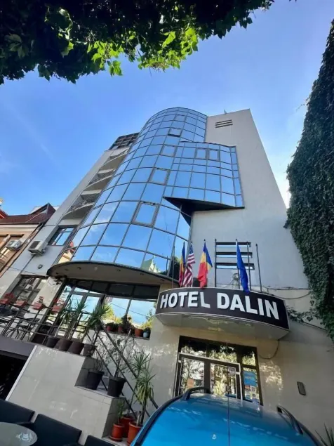 Dalin Hotel - Image 1