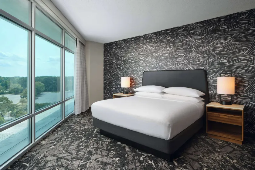 Embassy Suites by Hilton Hampton Convention Center - Image 1