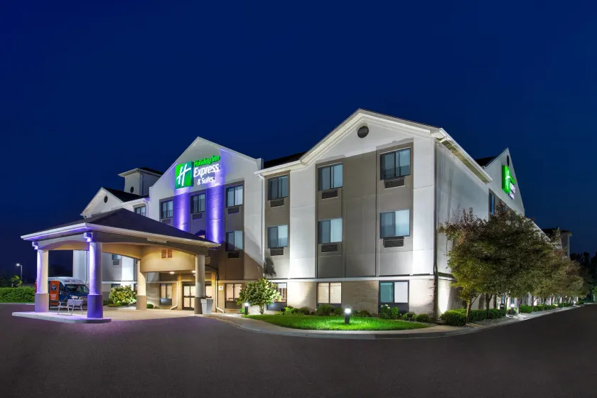 Holiday Inn Express Hotel & Suites - Belleville Area by IHG - Image 1