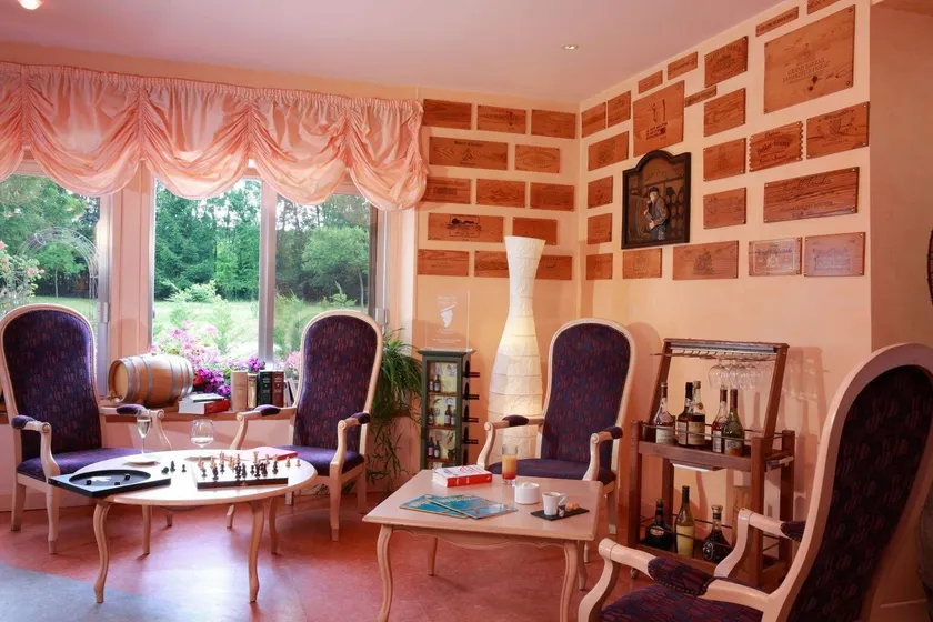 Hôtel Auberge du Parc Baudricourt - Coin salon dans le hall