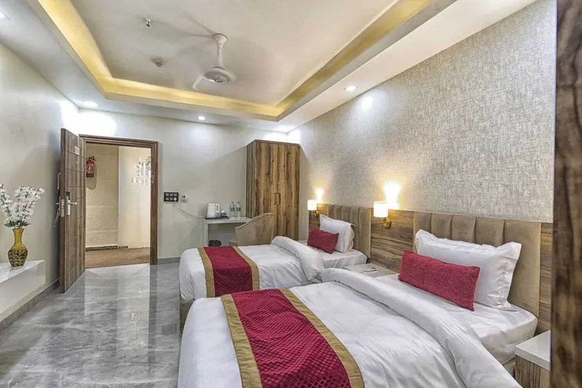 Royal 9 hotel & Banquet - Image 1