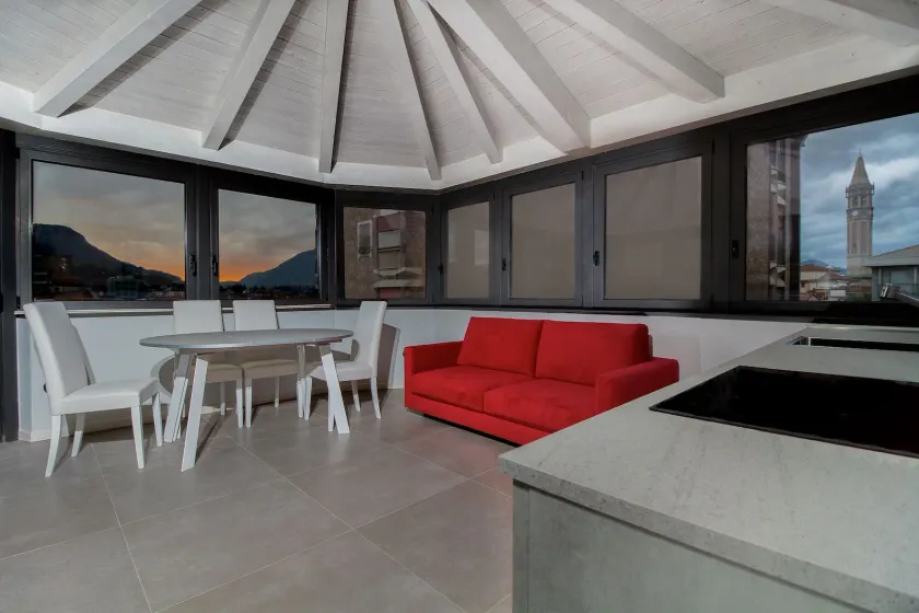 Lake Como Apartments - Image 1