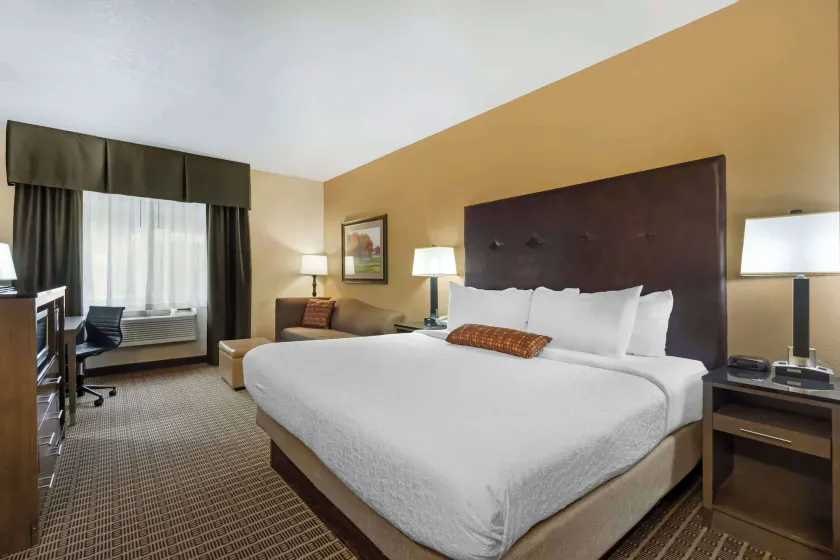 Best Western Plus Yakima Hotel - Image 1