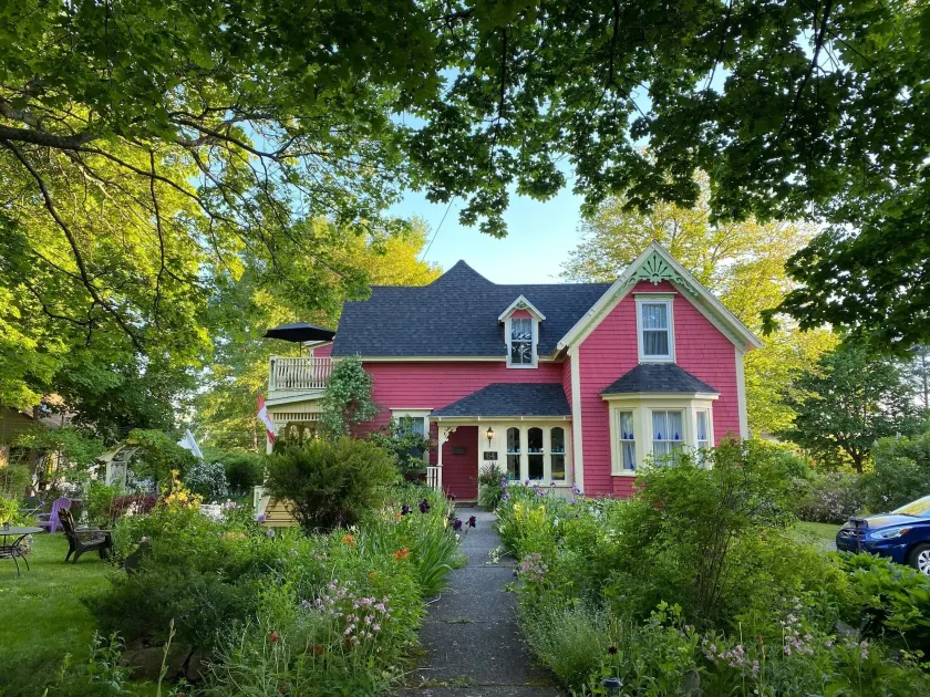 Chambers Guest House B&B - Image 1