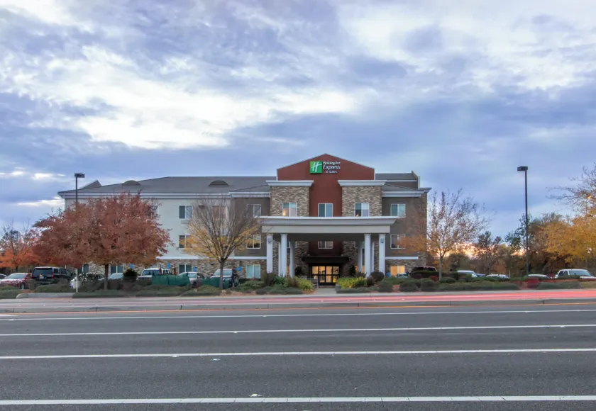 Holiday Inn Express Hotel & Suites Roseville - Galleria Area by IHG - Image 1