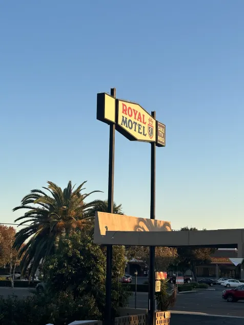 ROYAL MOTEL TRACY - Image 1