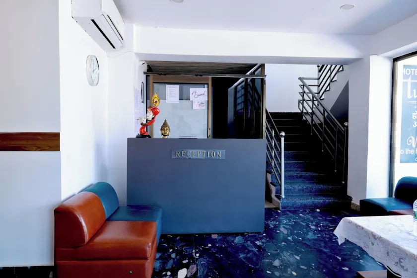 Hotel Tulsa Inn - Vestíbulo