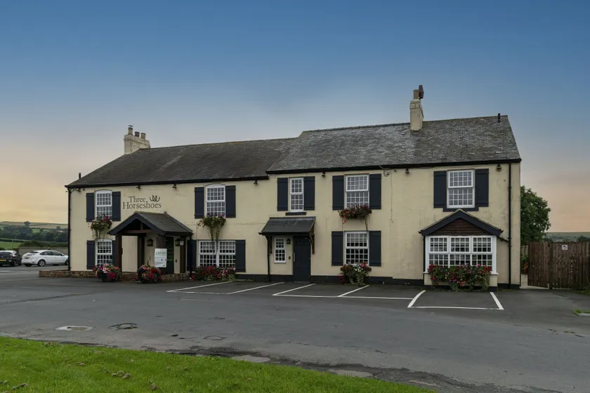 Three Horseshoes Inn - Image 1