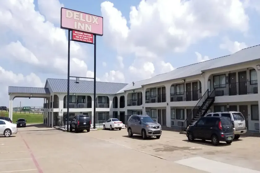 Delux Inn Mesquite Near I-30 Dallas - Image 1