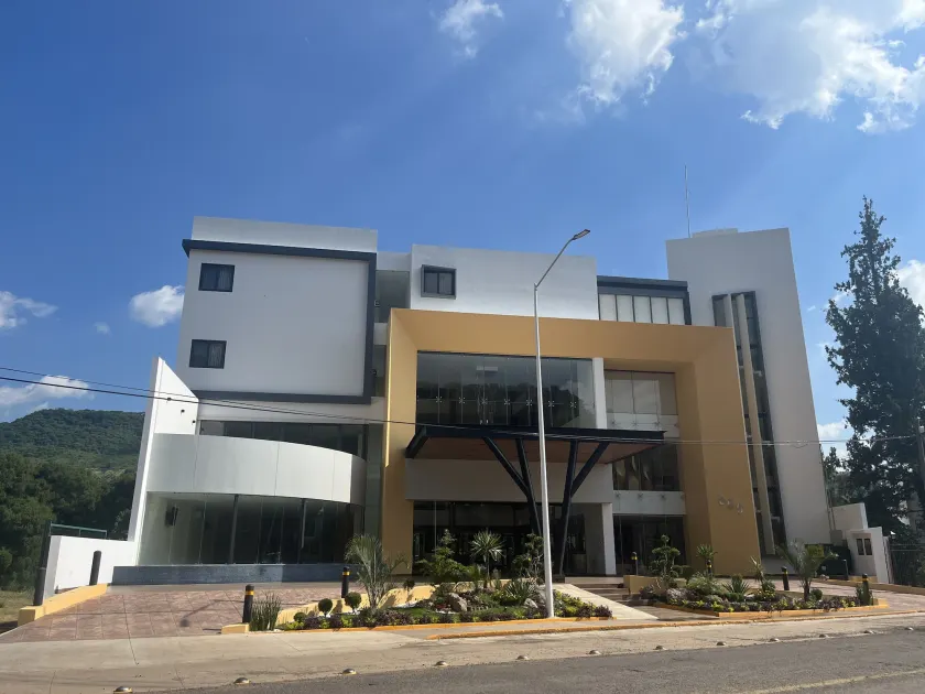 Hotel Cinco Diamantes - Image 1