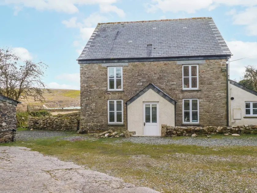 Poldue House - Image 1