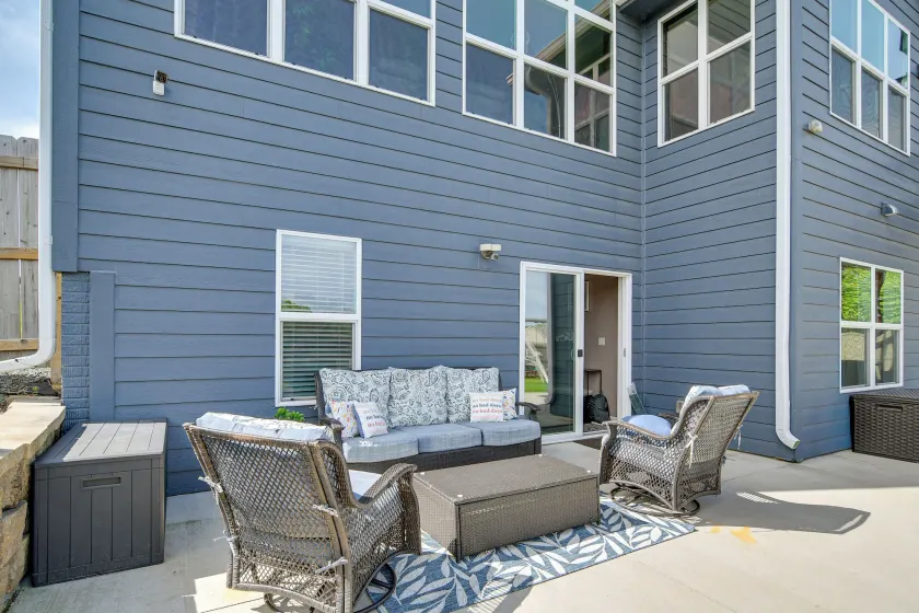 4 Mi to Easter Lake Park! Inviting Rental w/ Patio - Image 1