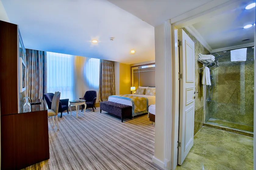 Monaco Hotel - Image 1