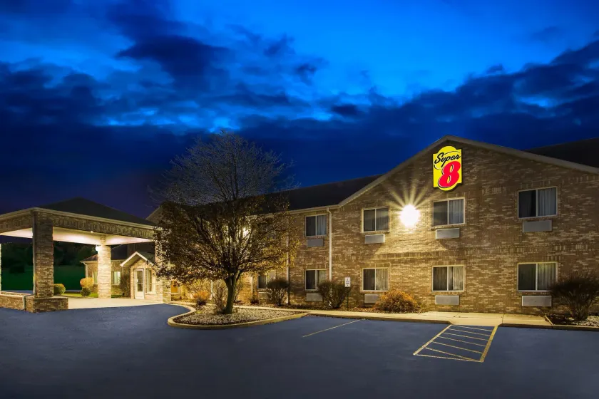 Super 8 by Wyndham Remington - Image 1